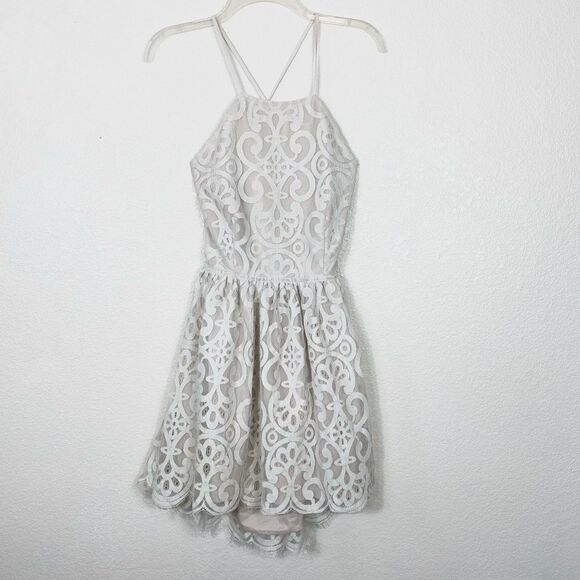 Tobi White & Beige Lace Backless Mini Dress - Picture 3 of 7